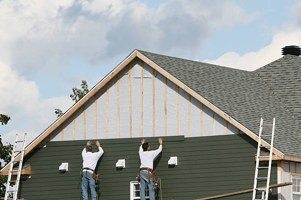 Professional Emergency Siding Repair technician working in Lincoln, IL